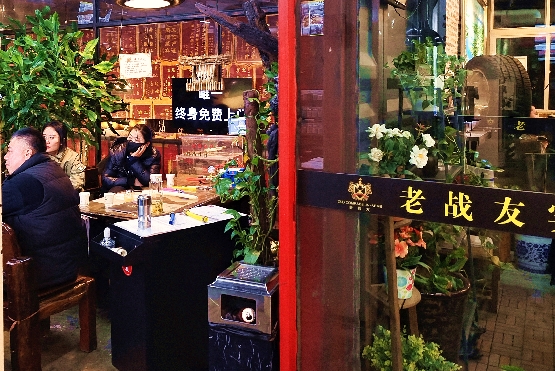 選擇一家正規(guī)地?zé)岚惭b公司，在供暖時能改善室