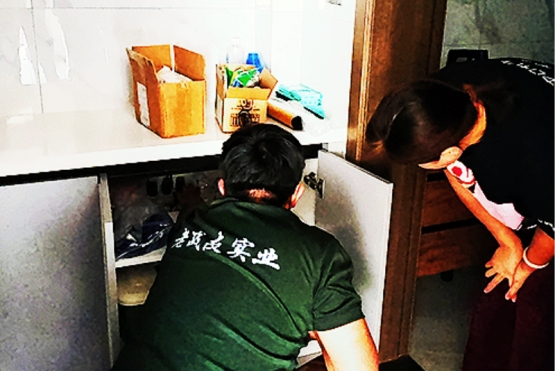 老戰(zhàn)友地?zé)峁镜木氖┕ぃ瑸槲覀儬I造出理想