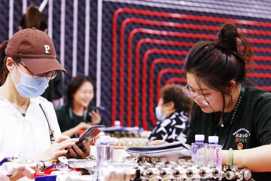 老戰(zhàn)友地?zé)帷b修地?zé)岬募堰x！